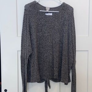 XL Emberley Gray Knit Tie-back Women’s lightweight top